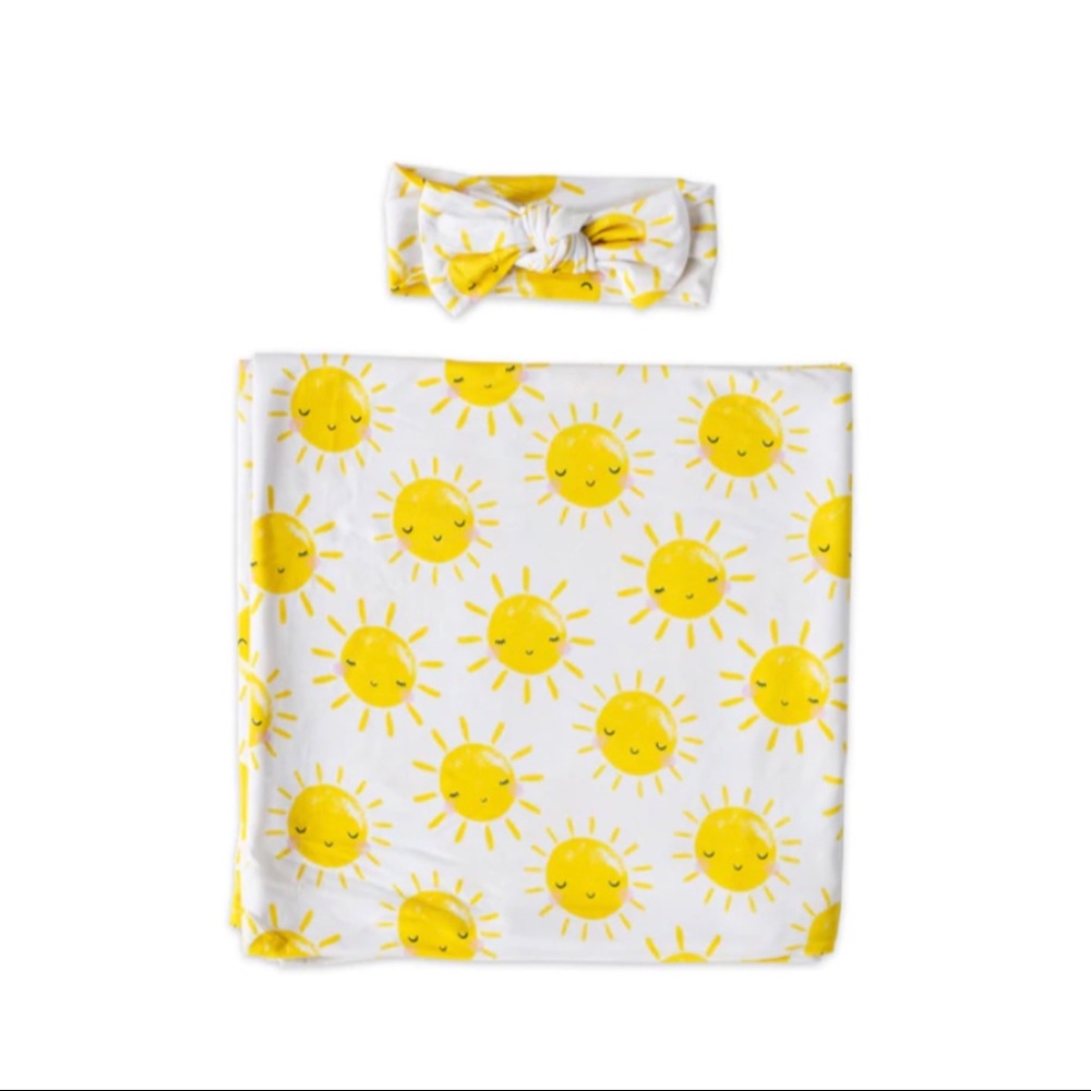 ☀️NIB LS Sunshine Swaddle Set☀️
